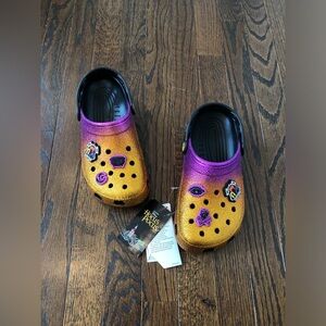 *NWT* Crocs x Disney’s Hocus Pocus Women’s 8 Purple/Gold Glitter Croc w/Jibbits